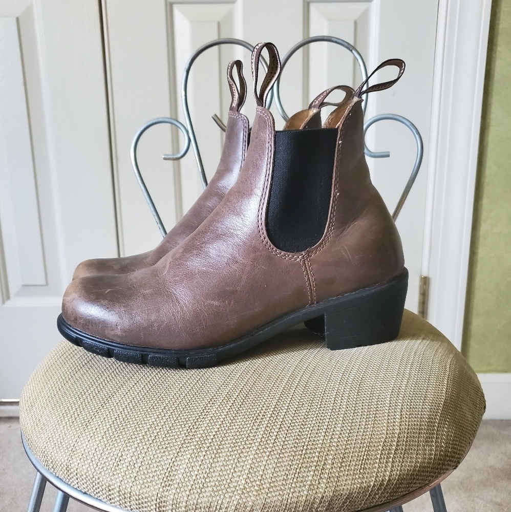 Blundstone heeled dark taupe boots